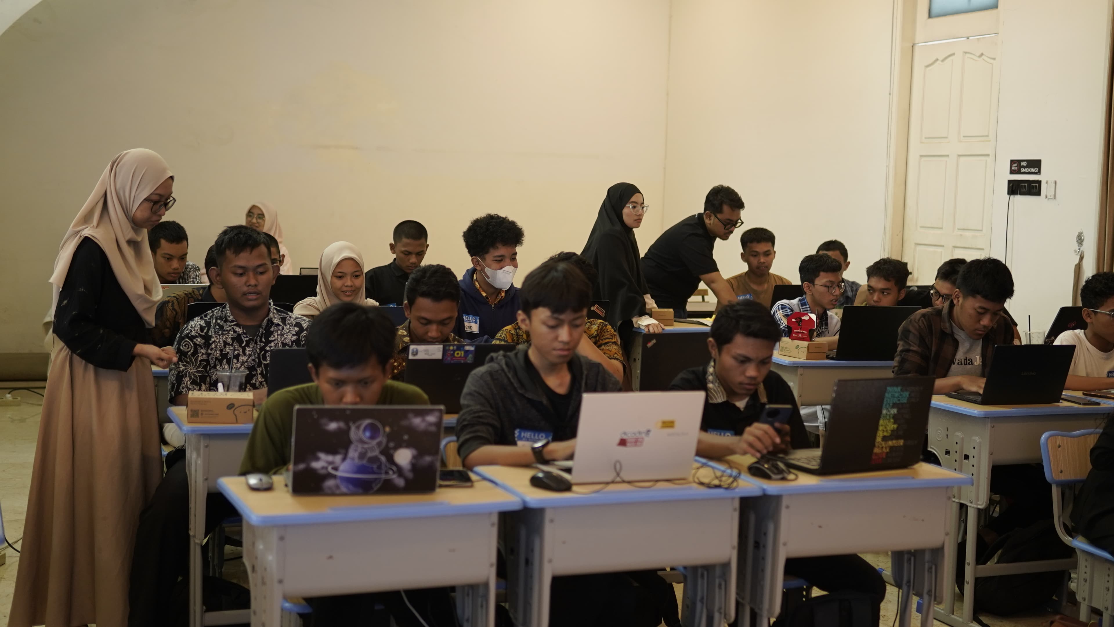Juara 1 ExplorAItion 2025: Hackathon AI 48 Jam di Surabaya - Thumbnail 4